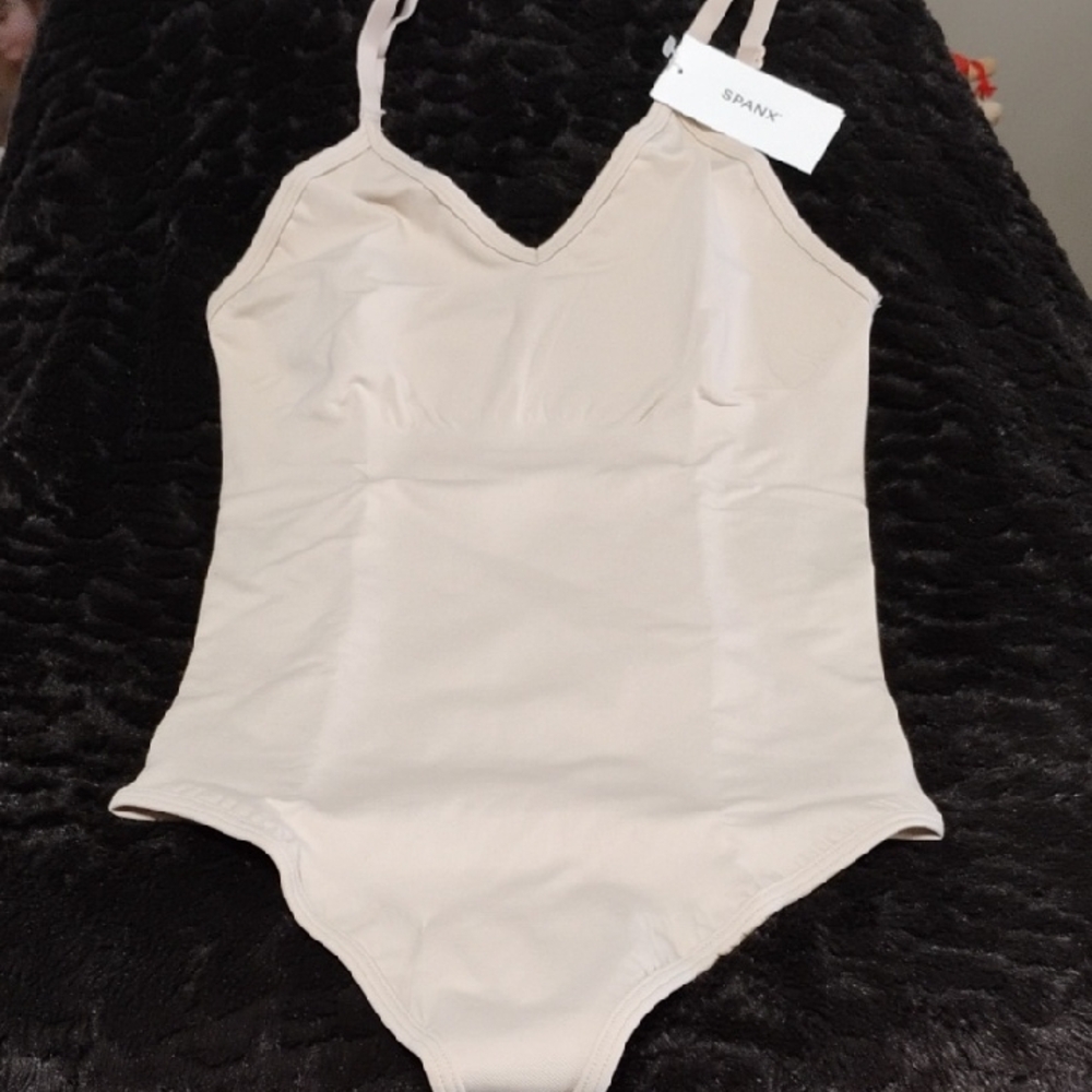🎉 Spanx Seamless Thong Bodysuit